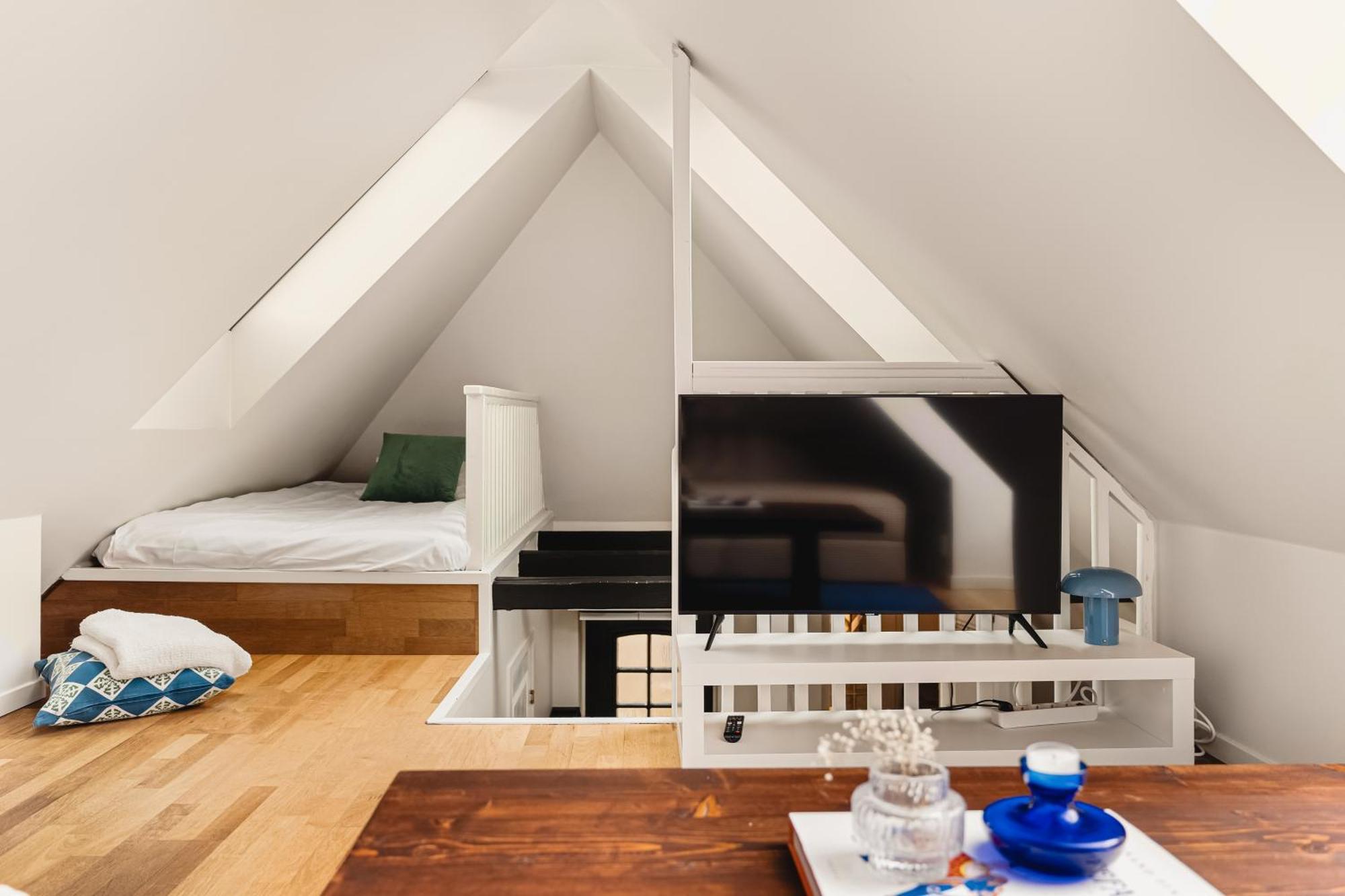Top-floor W/ Private Patio And Work Space Apartment Bergen