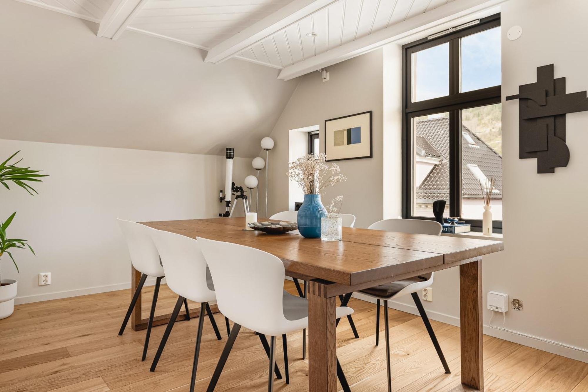 Top-floor W/ Private Patio And Work Space